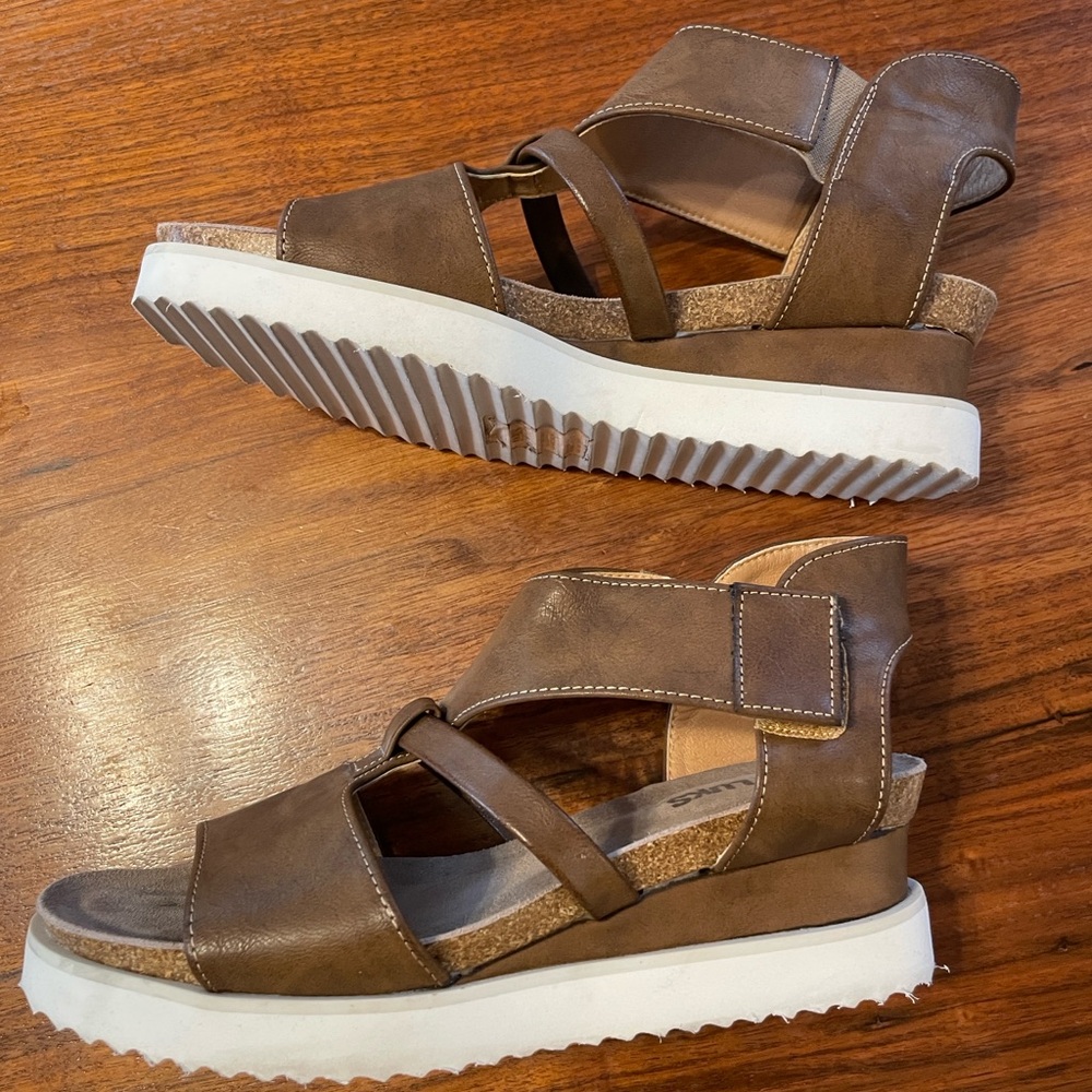 Muk Luks Brown Strappy Sandals with White Soles
